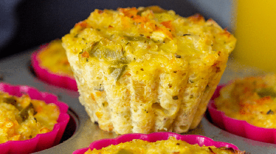 Muffin de quinoa com cenoura e alho-poró na air fryer (Imagem: Happy Foods Tube | Shutterstock)