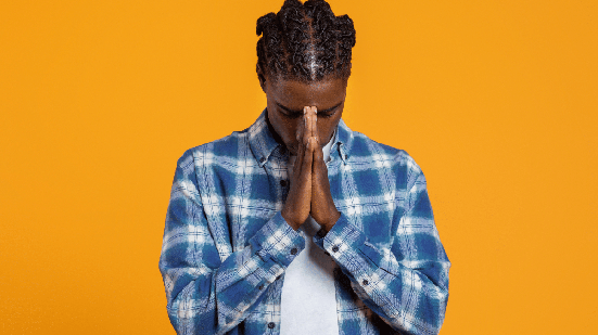 Nossa Senhora da Cabeça é referência entre os fiéis por interceder contra males que afetam a cabeça e auxiliar nos estudos (Imagem: Prostock-studio | Shutterstock)