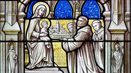 São Bernardo acreditava que a vida religiosa era um equilíbrio entre trabalho manual, contemplação e oração (Imagem: Joan Sutter | Shutterstock)