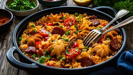Paella (Imagem: Jacek Chabraszewski | Shutterstock)
