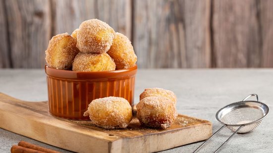 Bolinho de chuva proteico com whey protein (Imagem: WS-Studio | Shutterstock)