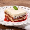 Pavê de creme com morango (Imagem: Mauricio Sanches do Prado | Shutterstock)