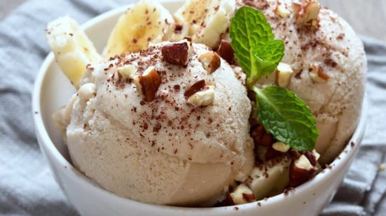 Sorvete de banana com iogurte (Imagem: Tatiana Volgutova | Shutterstock)