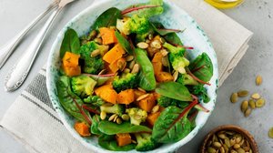 Salada morna de abóbora-moranga (Imagem: Katarzyna Hurova | Shutterstock)