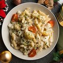 Macarrão com bacalhau cremoso (Imagem: Lecker Studio | Shutterstock)