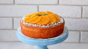Bolo de laranja com coco (Imagem: Dementieva Iryna | Shutterstock)