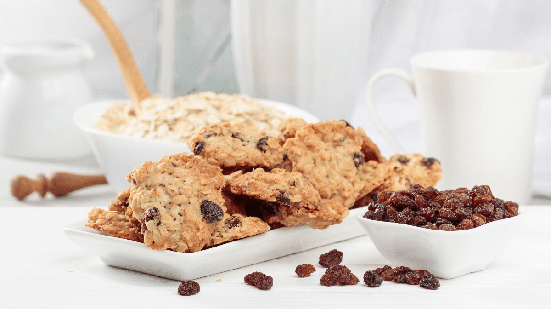 Biscoito de aveia com uva-passa (Imagem: Igor Normann | Shutterstock)