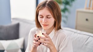 Os rituais ajudam a promover mais clareza, proteção e equilíbrio no dia a dia (Imagem: Krakenimages.com | Shutterstock)