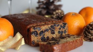 Bolo natalino com uva-passa (Imagem: Trending Now | Shutterstock)