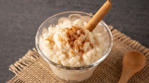 Arroz-doce cremoso com canela (Imagem: Sergio Hayashi | Shutterstock)
