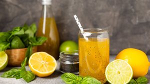 Suco de laranja com manjericão e chia (Imagem: Avocado_studio | Shutterstock)