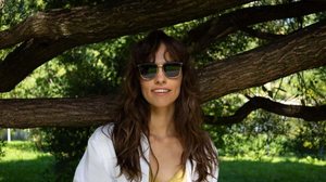 O ar despojado e sofisticado estará em alta nos cortes de cabelo (Imagem: Alexander Chesarev | Shutterstock)