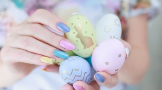 As unhas podem ser estilizadas para a Páscoa (Imagem: TanitaKo | Shutterstock)
