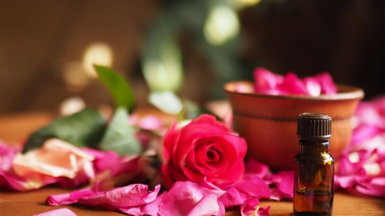 Práticas energéticas podem ajudar a cultivar autoestima e abrir espaço para novas conexões (Imagem: n.k.junky | Shutterstock)