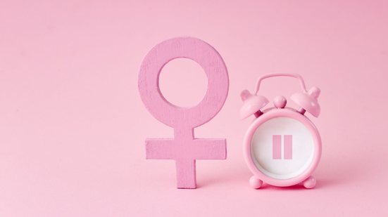 Mudanças silenciosas da menopausa podem impactar corpo, mente e até a vida profissional (Imagem: vetre | Shutterstock)