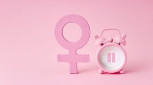Mudanças silenciosas da menopausa podem impactar corpo, mente e até a vida profissional (Imagem: vetre | Shutterstock)