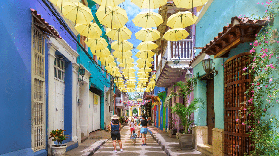Cidades históricas estão entre os destinos que atraem quem deseja viver experiências diferentes solo (Imagem: WILLIAM RG | Shutterstock)