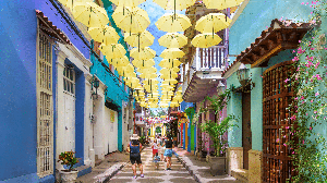 Cidades históricas estão entre os destinos que atraem quem deseja viver experiências diferentes solo (Imagem: WILLIAM RG | Shutterstock)