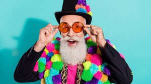 A terceira idade também pode curtir o Carnaval (Imagem: Roman Samborskyi | Shutterstock)