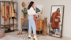 É possível fazer ajustes na roupa após emagrecer (Imagem: Pixel-Shot | Shutterstock)