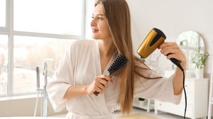 Cuidados simples ajudam a evitar o frizz no inverno (Imagem: Pixel-Shot | Shutterstock)
