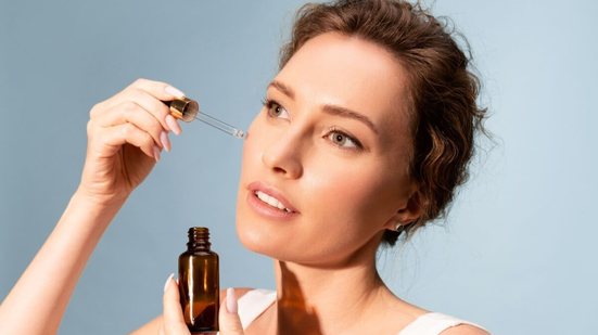 É possível recuperar a hidratação da pele com alguns cuidados (Imagem: popcorner | Shutterstock)