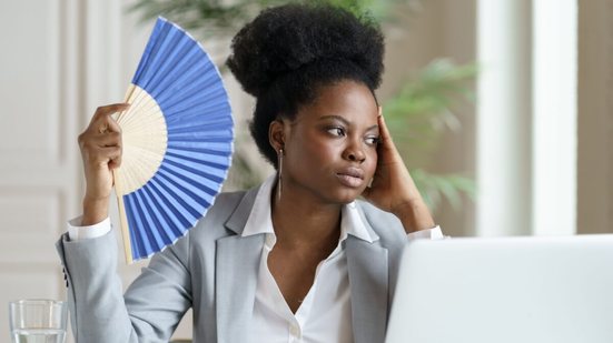 Calor extremo no mundo tem resultado em efeitos preocupantes na saúde mental (Imagem: DimaBerlin | Shutterstock)