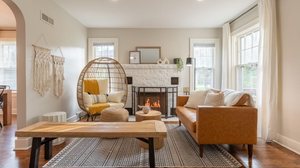 À medida que as temperaturas caem, é comum buscar soluções para deixar os ambientes mais confortáveis e quentes (Imagem: Joshua Applegate Creative | Shutterstock)