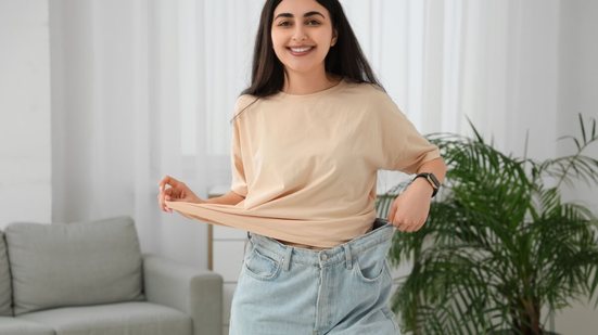 A combinação de alimentação e treino é essencial para emagrecer antes do verão (Imagem: 
Pixel-Shot | Shutterstock)