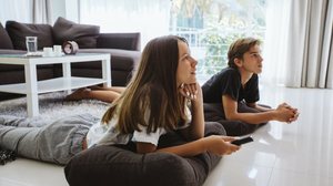 Filmes inspirados em jogos de videogame podem inspirar nas crianças o desejo de aprender programação (Imagem: Alena Ozerova | Shutterstock)