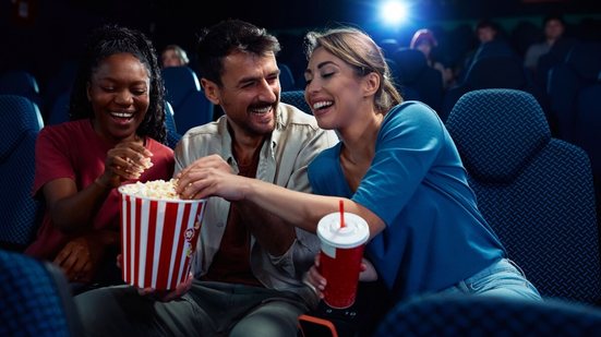 Seja para rir, se emocionar ou refletir, as novidades oferecem opções para todos os gostos (Imagem: Drazen Zigic | Shutterstock)