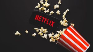 Os lançamentos da semana na Netflix são capazes de agradar tanto quem busca profundidade quanto quem prefere entretenimento leve (Imagem: xalien | Shutterstock)
