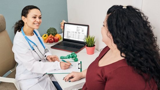 Mudanças na resolução do CFM amplia significativamente o acesso à cirurgia bariátrica (Imagem: Peakstock | Shutterstock)