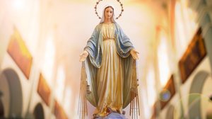 Nossa Senhora das Graças é reconhecida por suas bênçãos e milagres (Imagem: Sidney de Almeida | Shutterstock)