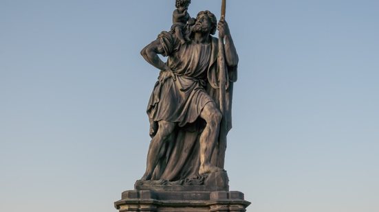 São Cristóvão é o santo padroeiro dos motoristas (Imagem: Diego Grandi | Shutterstock)