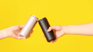 O consumo excessivo de energético pode prejudicar a saúde (Imagem: Pixel-Shot | Shutterstock)