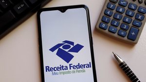 A entrega da declaração do imposto de renda trata-se de uma demonstração da responsabilidade fiscal do contribuinte brasileiro (Imagem: Brenda Rocha - Blossom | Shutterstock)