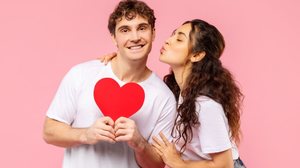 A paixão estimula o sistema nervoso simpático, provocando respostas físicas como a aceleração dos batimentos cardíacos (Imagem: fast-stock | Shutterstock)