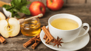 Chá de maçã, canela e anis-estrelado (Imagem: Avocado_studio | Shutterstock)