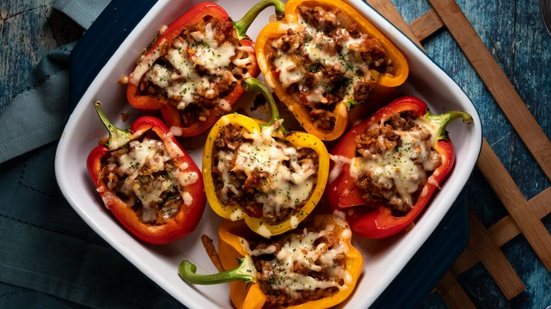 Pimentão recheado com carne moída (Imagem: Carey Jaman | Shutterstock)