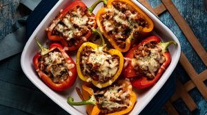 Pimentão recheado com carne moída (Imagem: Carey Jaman | Shutterstock)