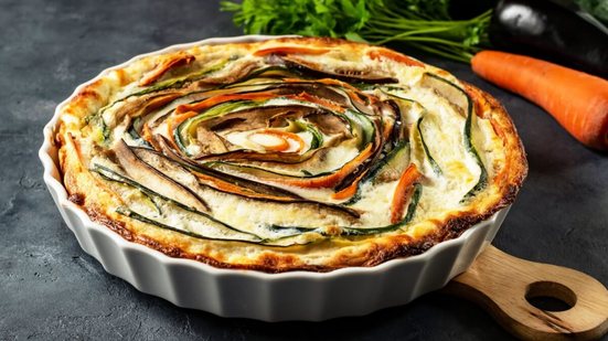 Quiche de berinjela, abobrinha e cenoura (Imagem: beaulaz | Shutterstock)