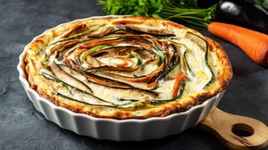 Quiche de berinjela, abobrinha e cenoura (Imagem: beaulaz | Shutterstock)