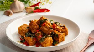 Tofu salteado com manjericão e pimenta (Imagem: Kritchai7752 | Shutterstock)