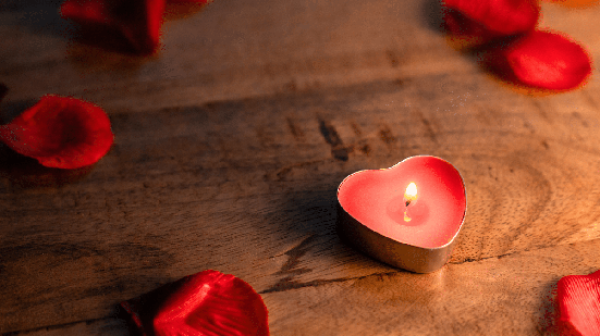 Rituais inspirados na tradição cigana podem atrair amor, melhorar a vida financeira, abrir caminhos e despertar boas energias (Imagem: EnriqueDCorral | Shutterstock)