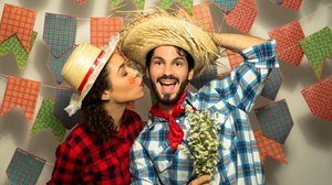 Junho e julho são os meses perfeitos para fazer simpatias e atrair boas energias amorosas (Imagem: Vergani Fotografia | Shutterstock)