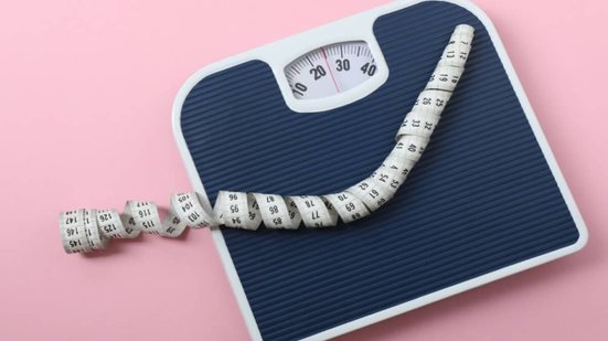 Apesar da popularização dos medicamentos para perda de peso, a cirurgia bariátrica continua sendo recomendada em muitos casos (Imagem: Pixora ST | Shutterstock)