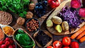 Os alimentos antioxidantes ajudam a manter a saúde (Imagem: monticello | Shutterstock)