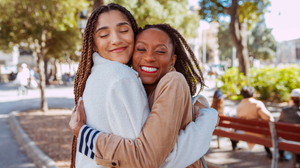 O amor é uma emoção que pode ser cultivada, renovada e multiplicada em pequenos momentos de conexão (Imagem: carlesmiro | Shutterstock)