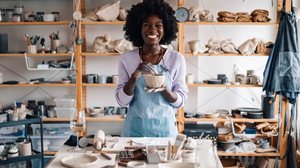 Os hobbies são maneiras de descansar a mente e diminuir o tempo de uso de telas no dia a dia (Imagem: Zamrznuti tonovi | Shutterstock)